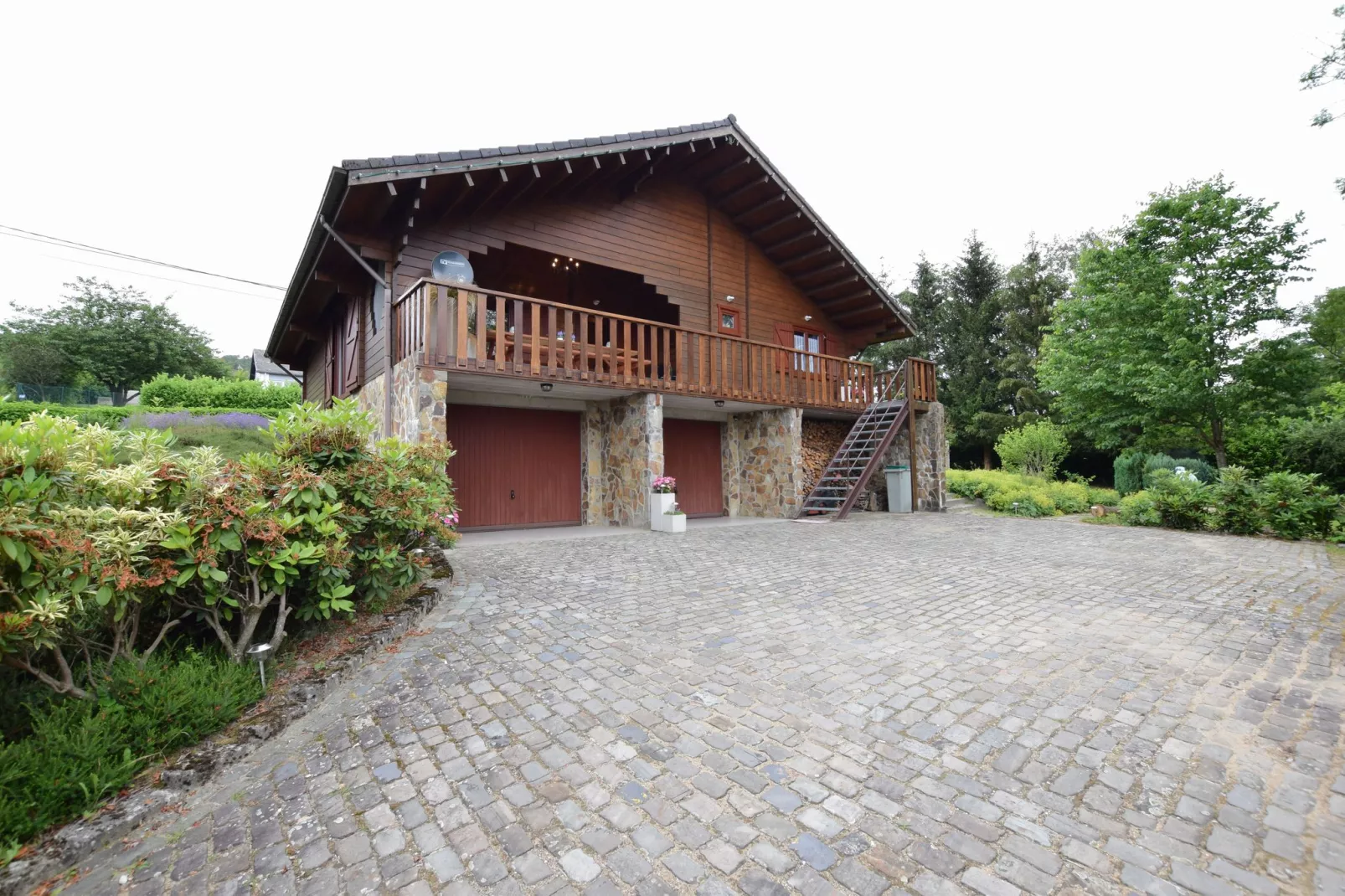 Happy Wood Chalet-Exterior summer