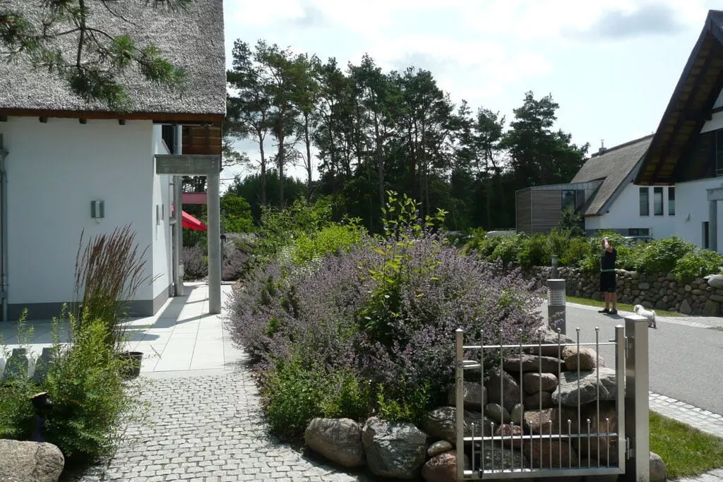 62638-Gardens summer
