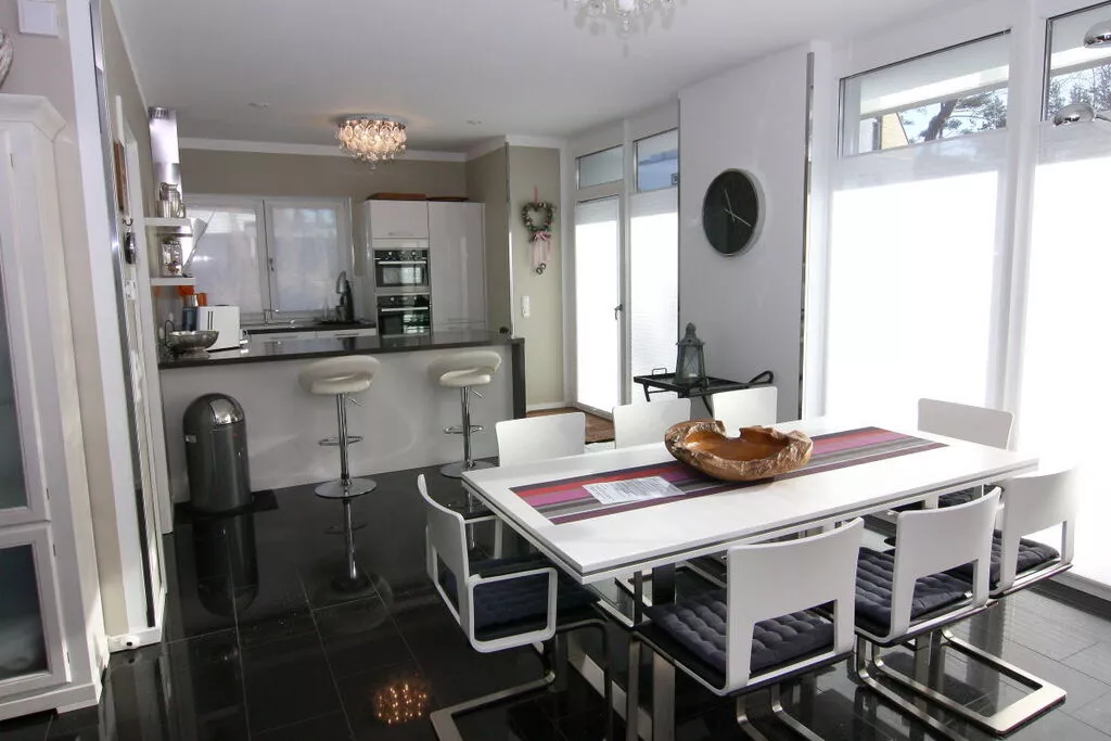 62638-Dining room
