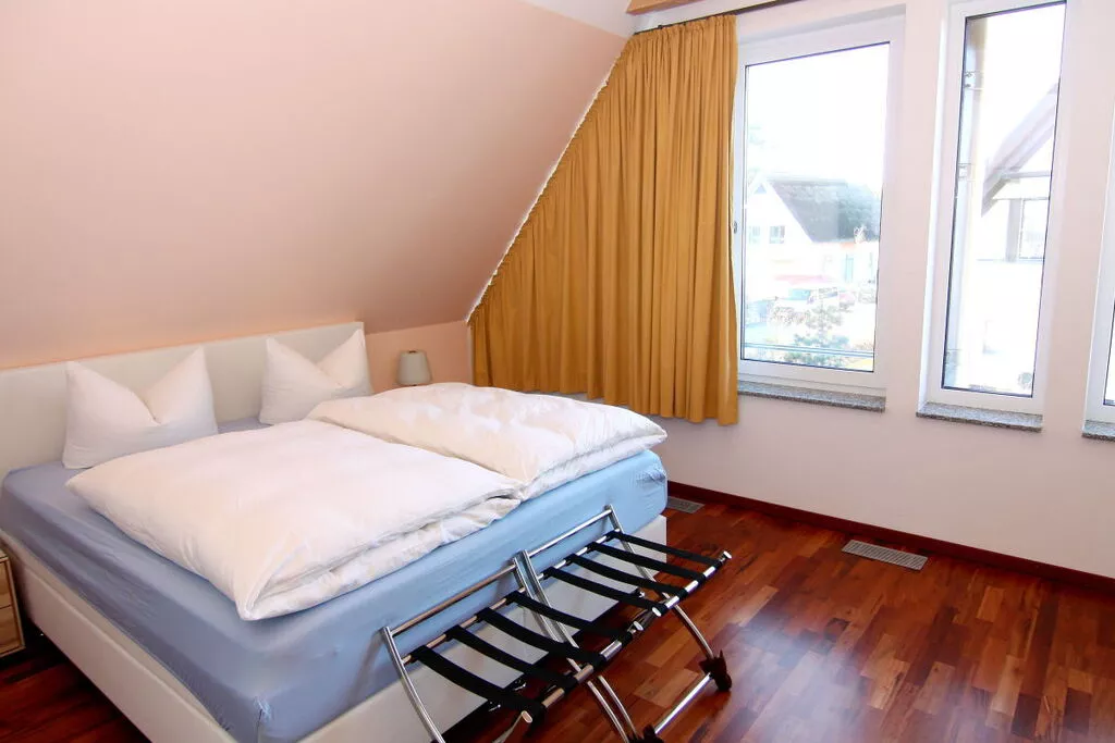 62638-Bedroom