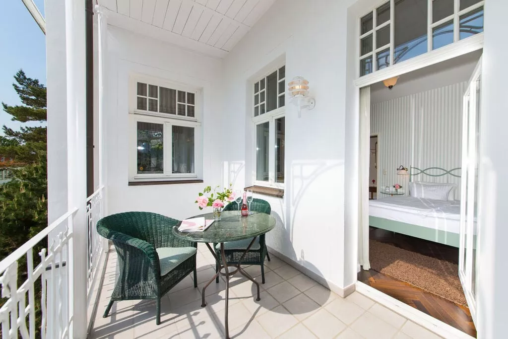 26737-Terrace balcony