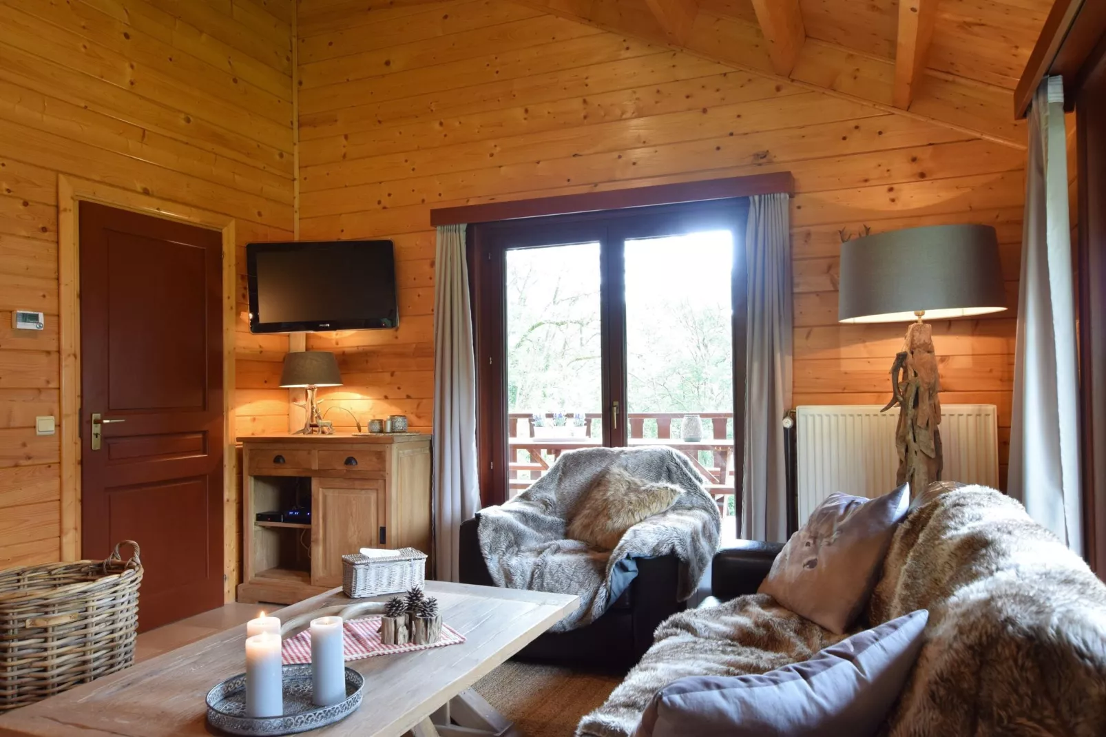 Happy Wood Chalet-Living room