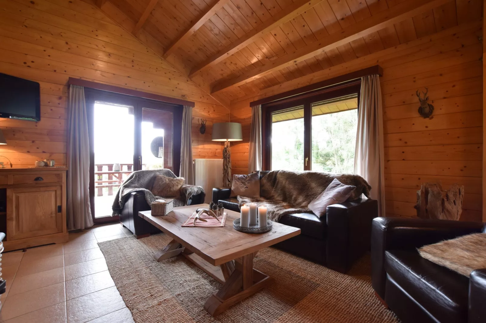 Happy Wood Chalet-Living room