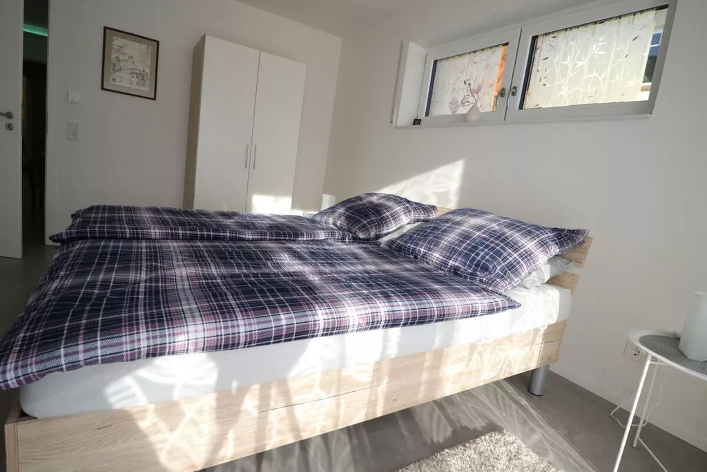 90173-Bedroom