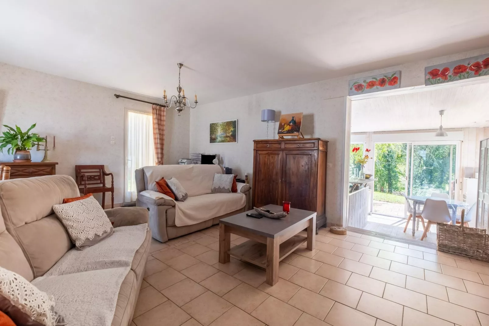 La Périgourdine-Living room
