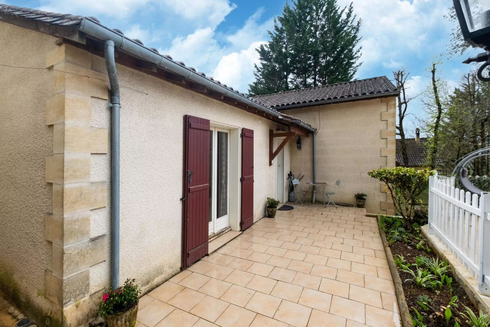 La Périgourdine-Exterior summer