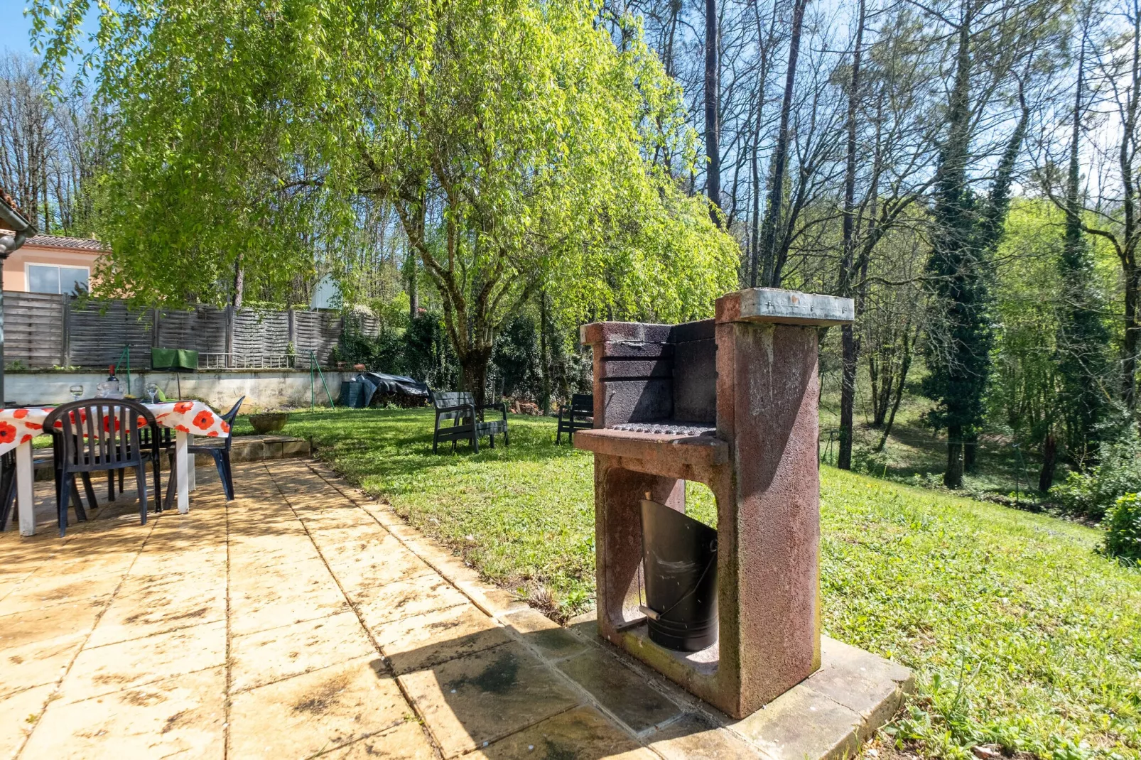La Périgourdine-Gardens summer