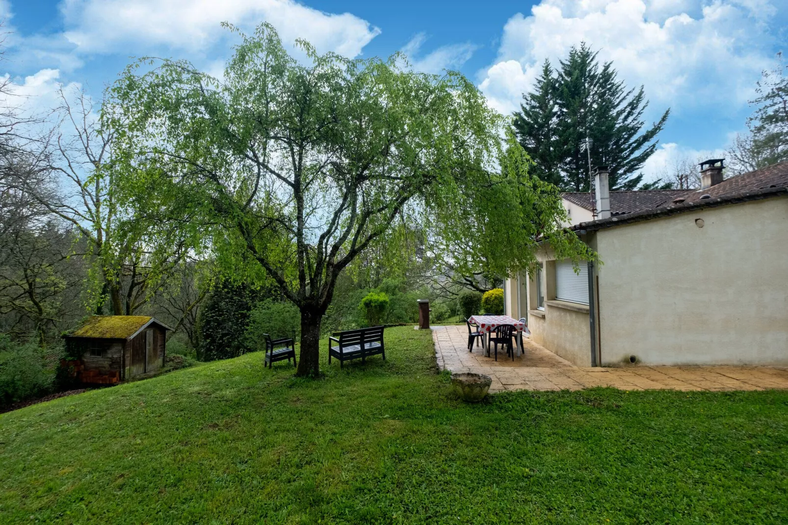 La Périgourdine-Gardens summer