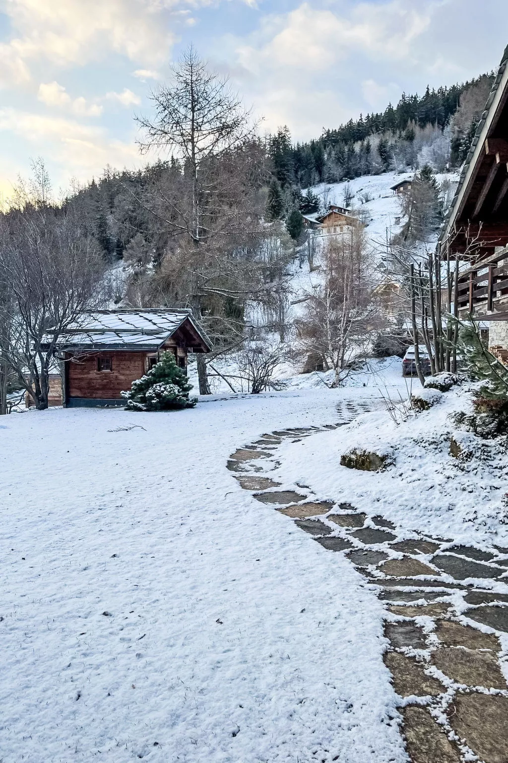 Les Clèves-Outside