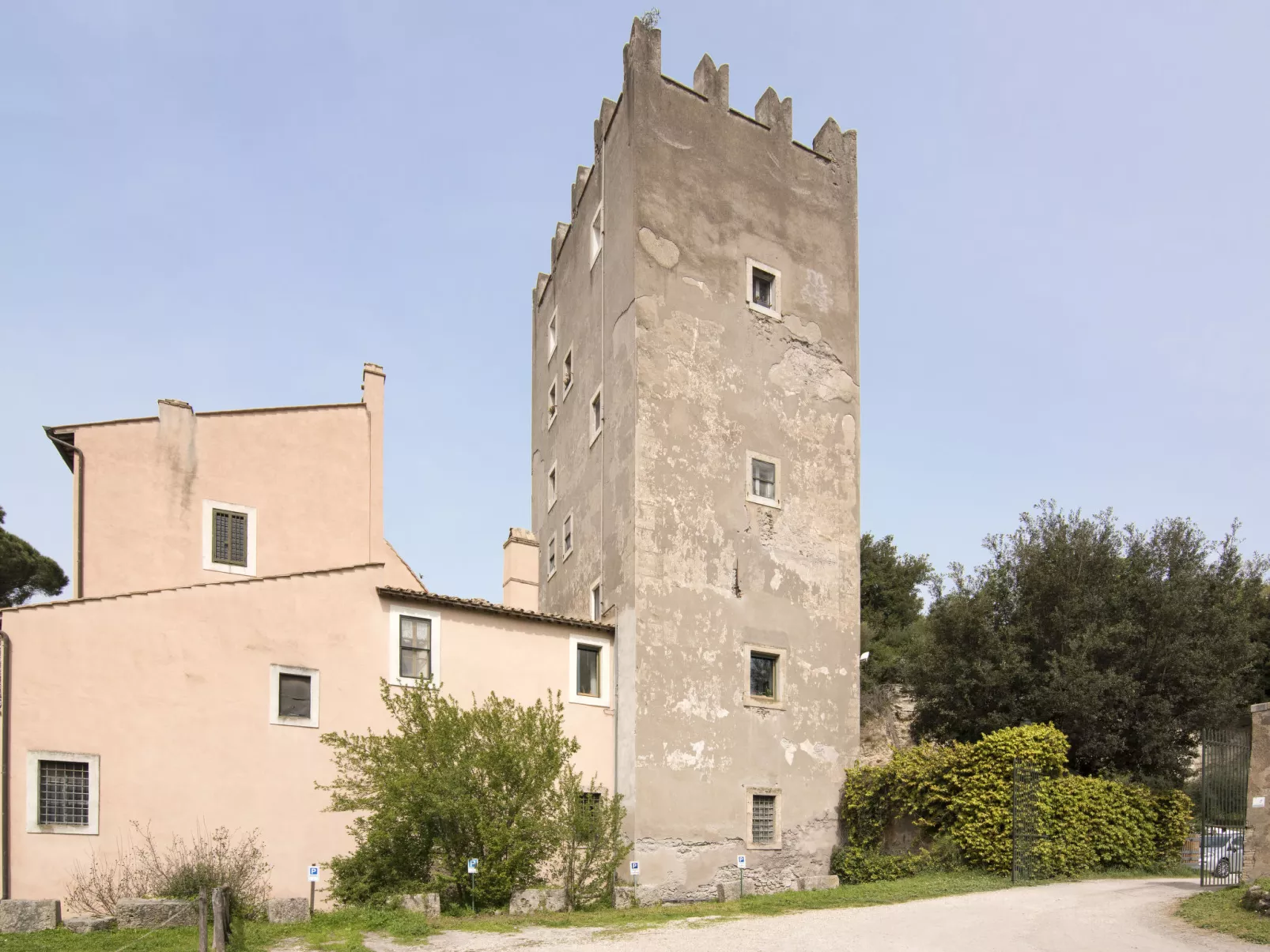 Castello di Torre in Pietra-Outside