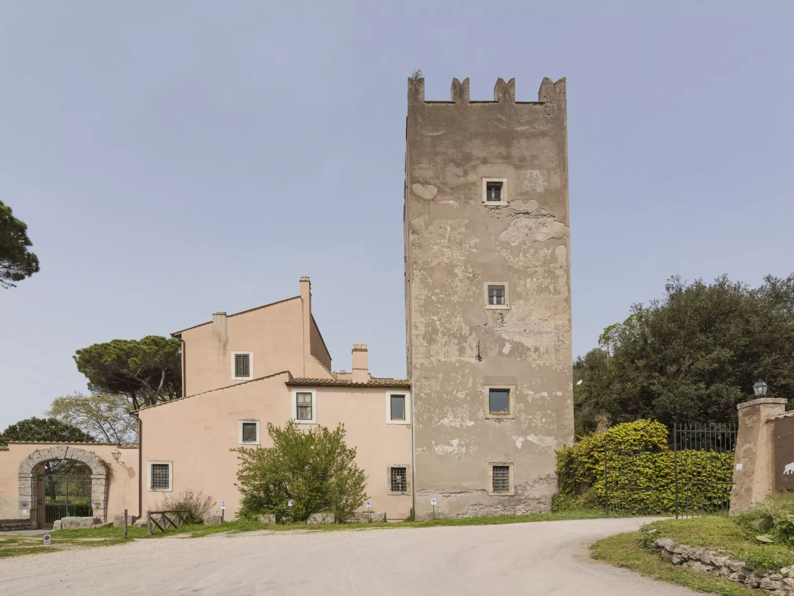 Castello di Torre in Pietra-Outside