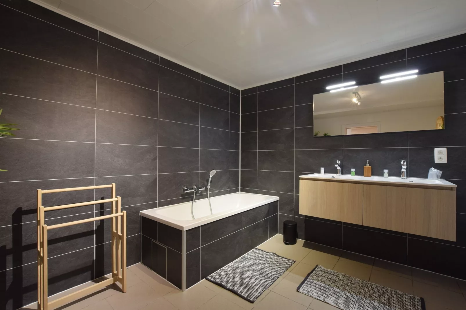 Happy Wood Chalet-Bathroom