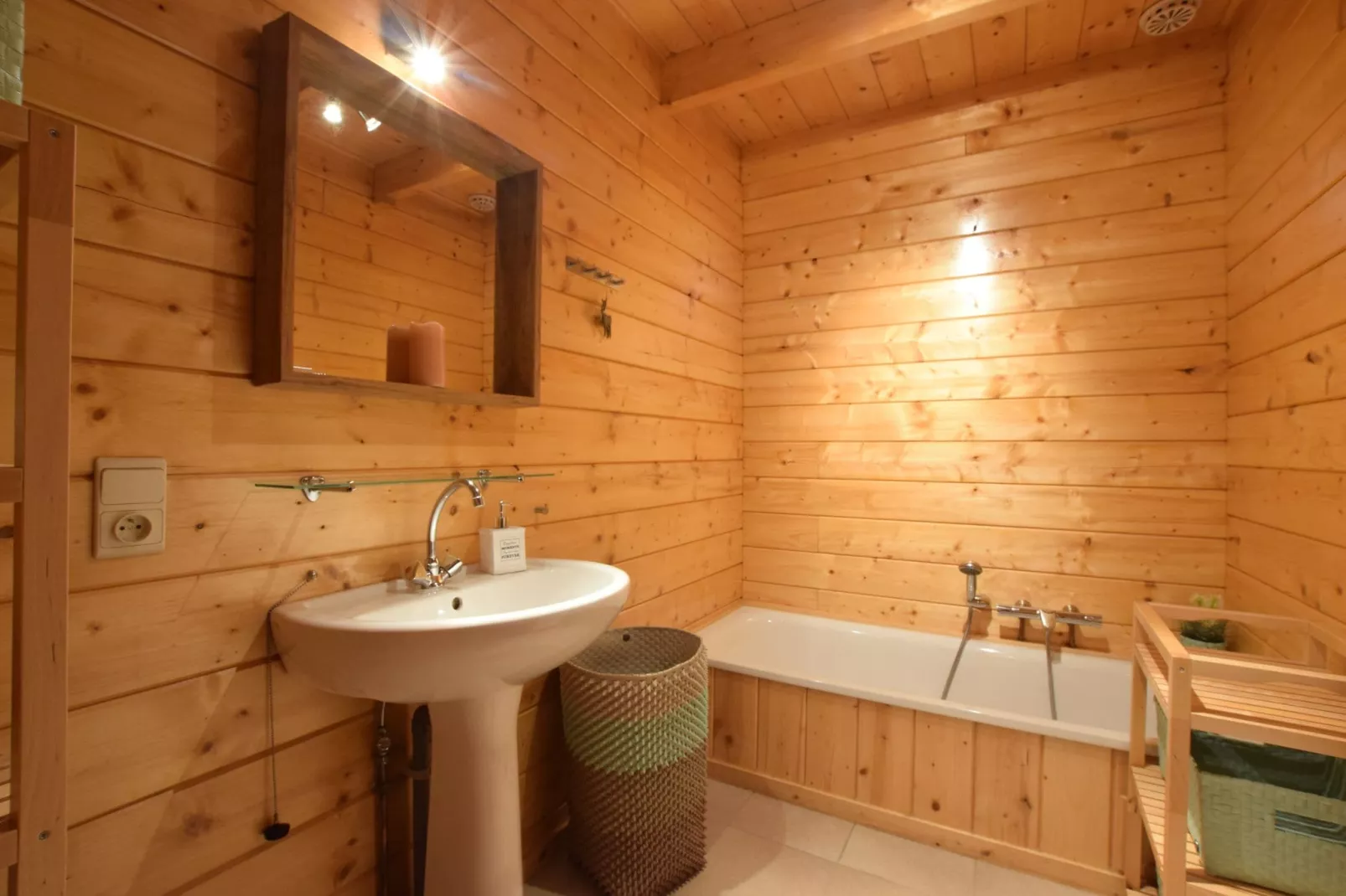 Happy Wood Chalet-Bathroom