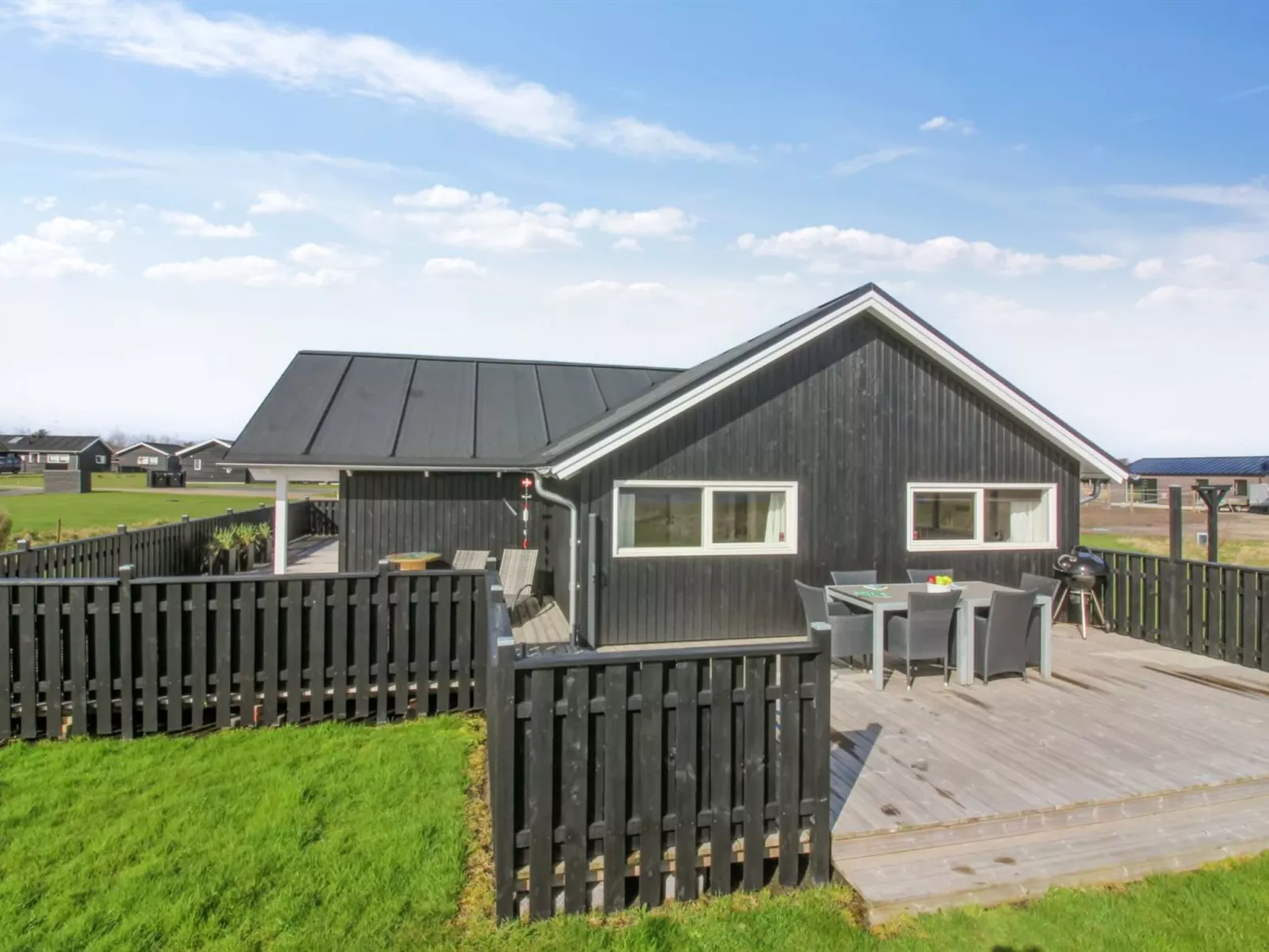 "Mirkka" - 1.5km from the sea-Outside