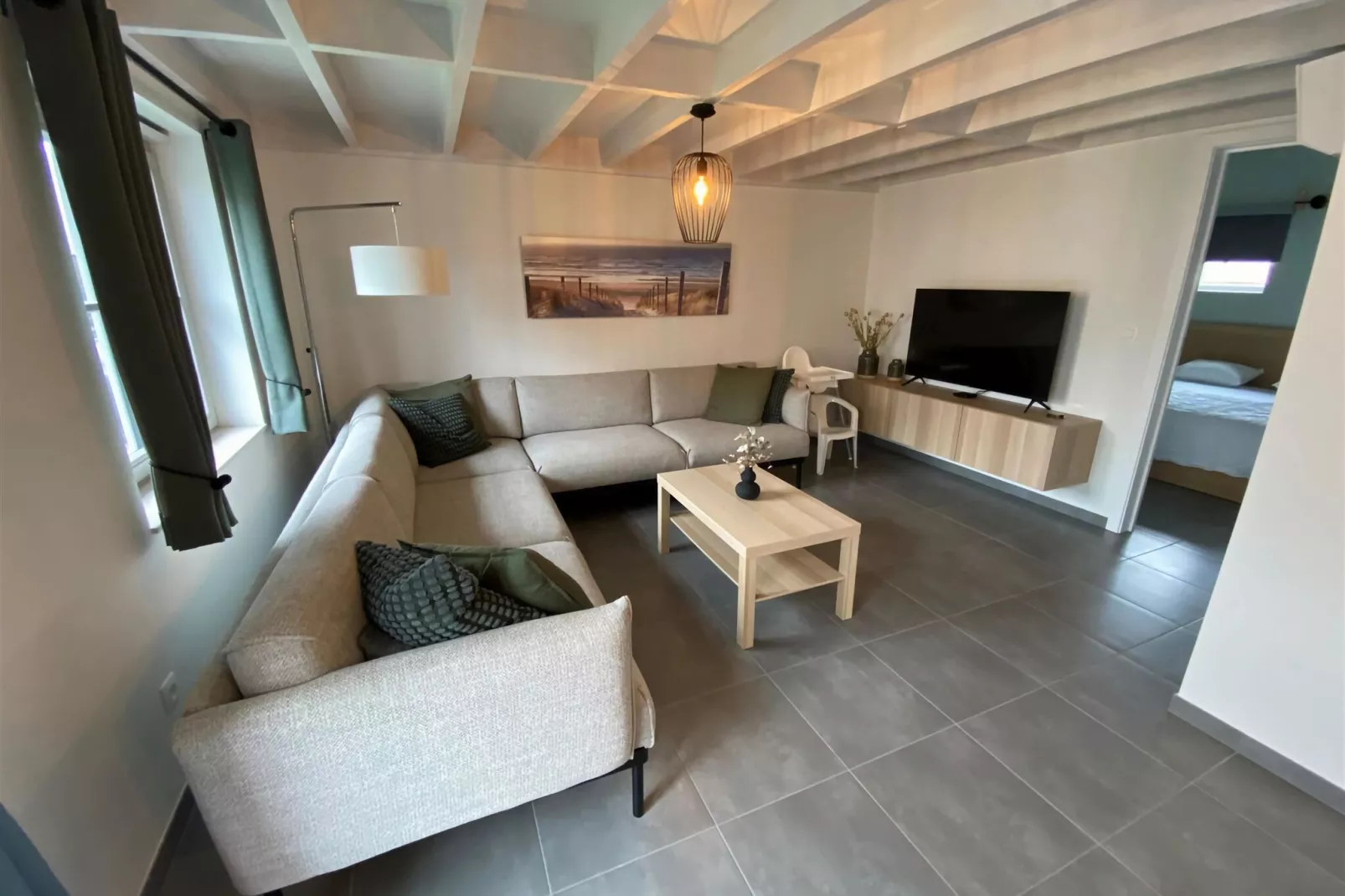 WH2 / 3-Living room