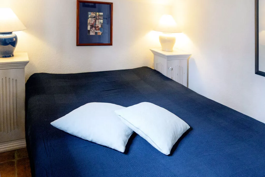 164421-Bedroom