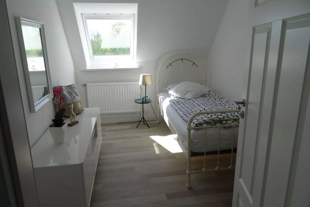 217302-Bedroom