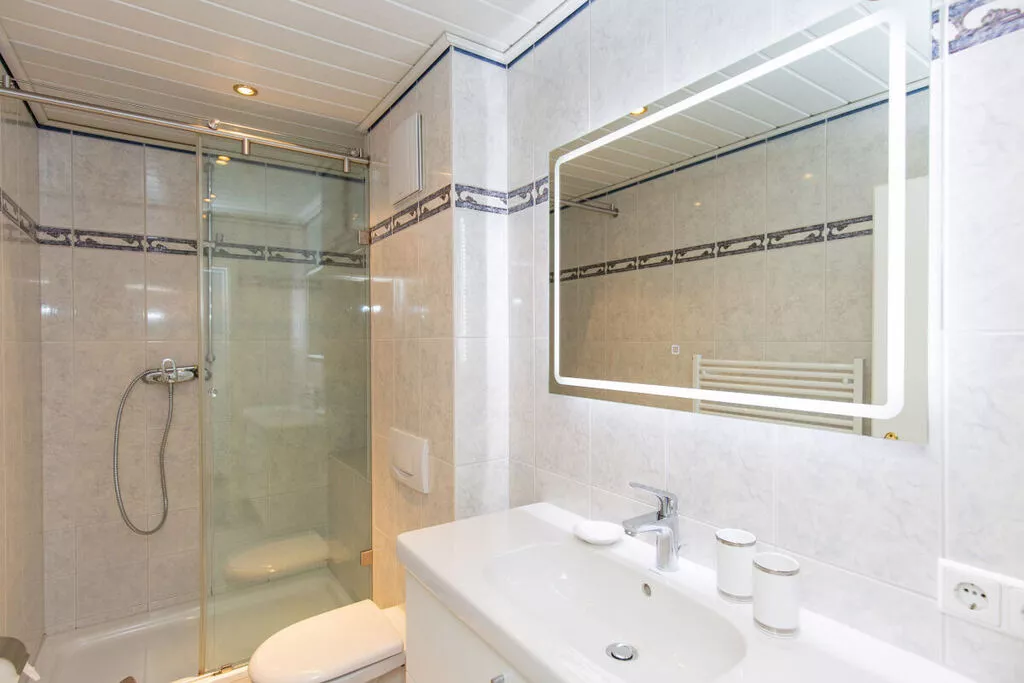 393695-Bathroom