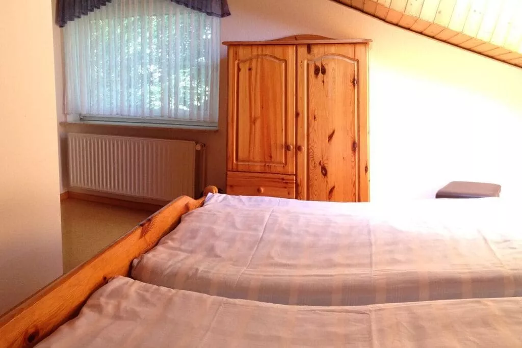 191412-Bedroom