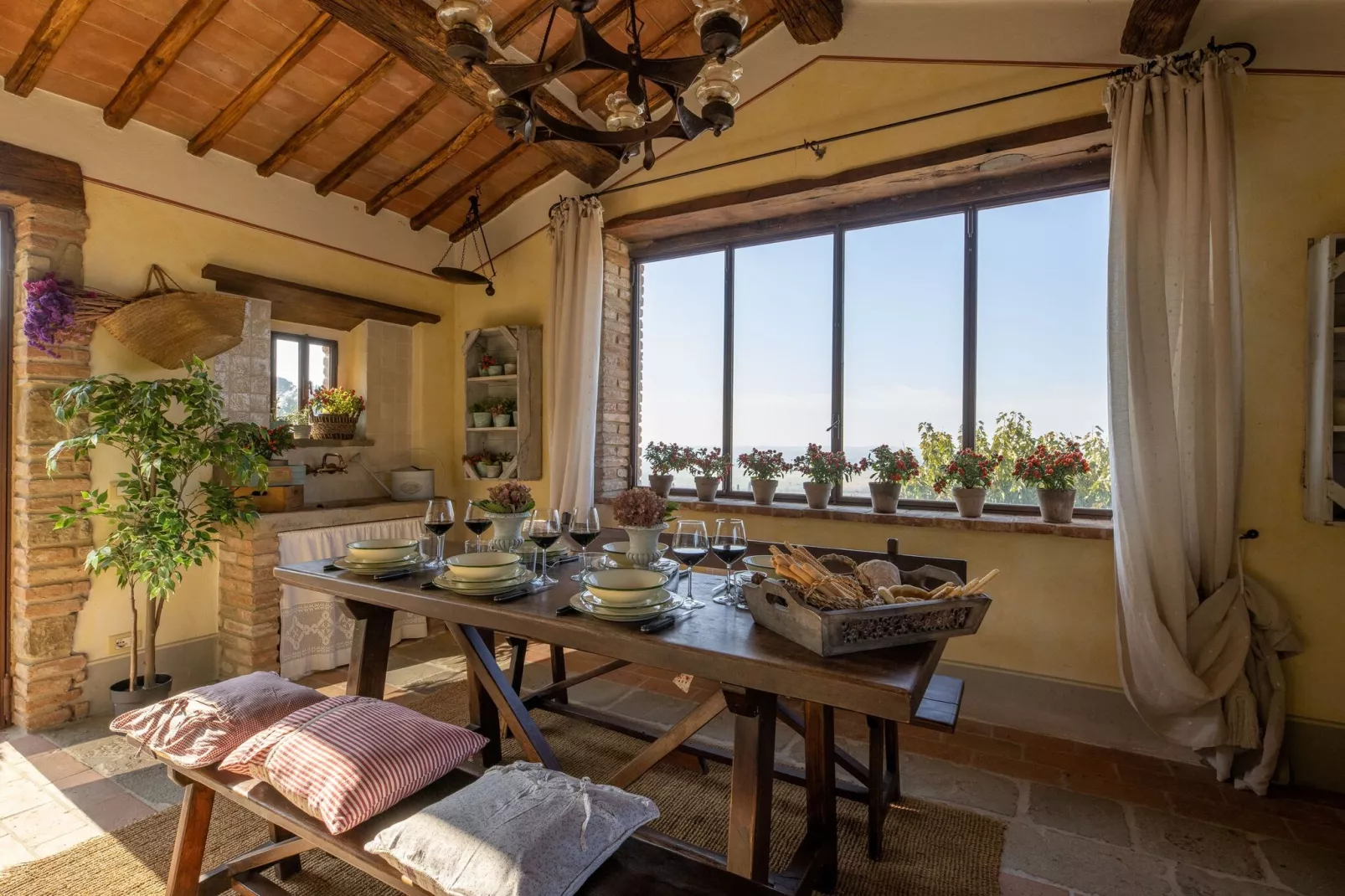 Casa Lamate-Dining room
