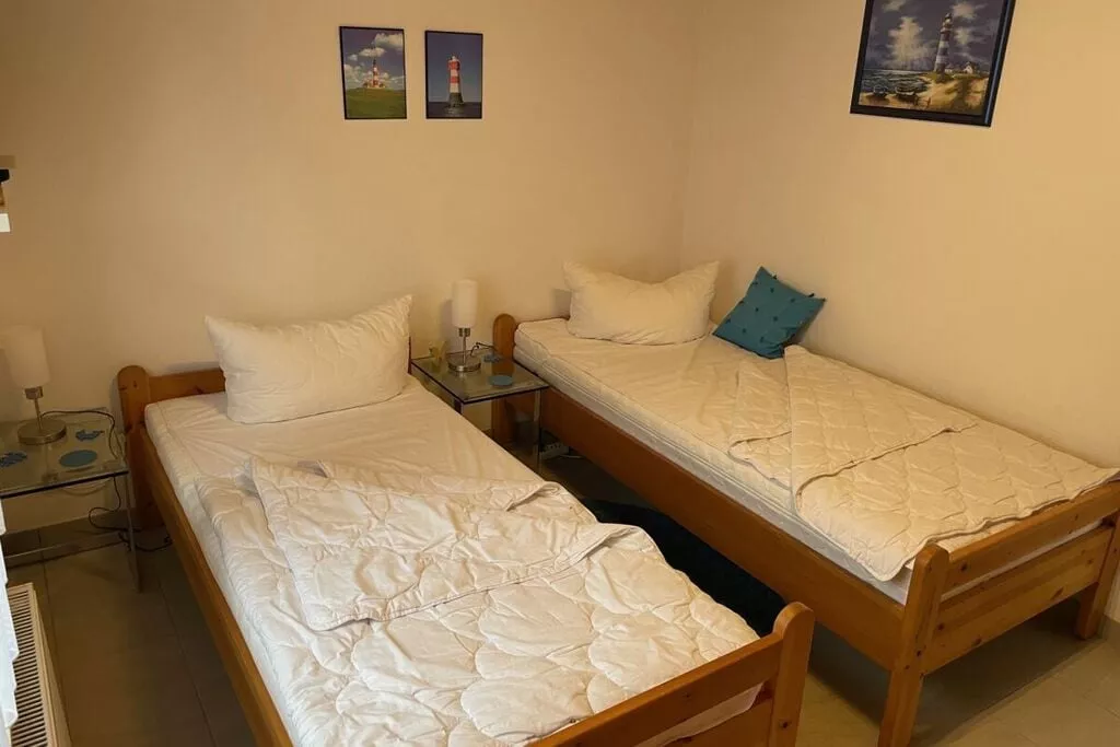 295862-Bedroom