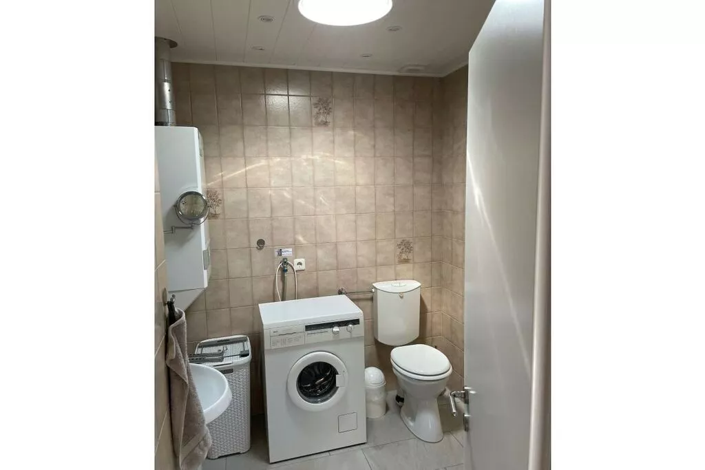 295862-Bathroom