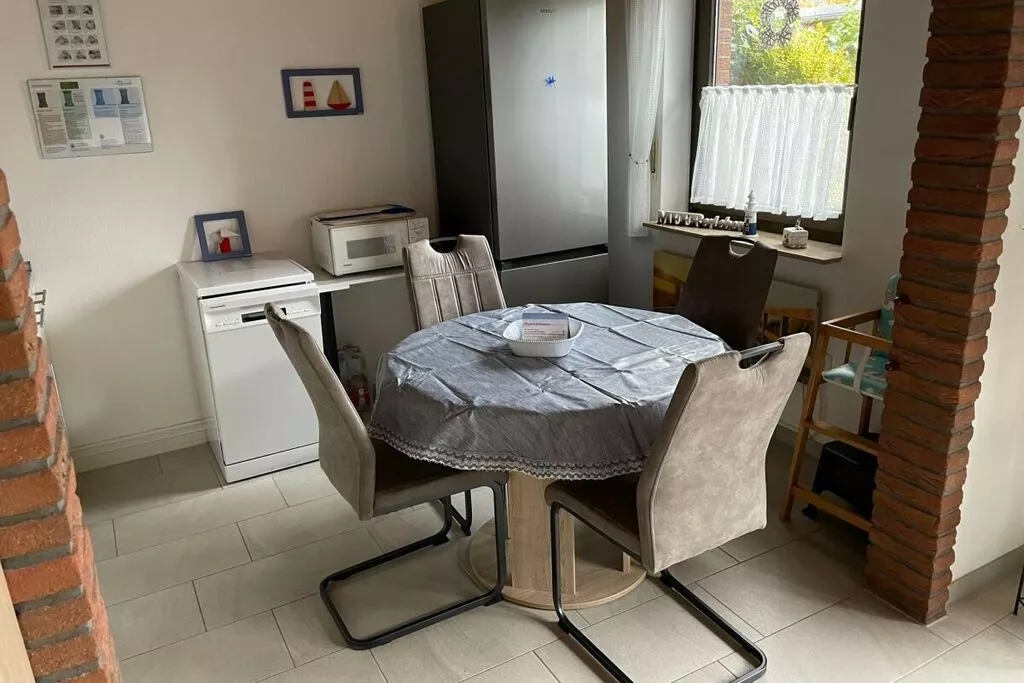 295862-Dining room
