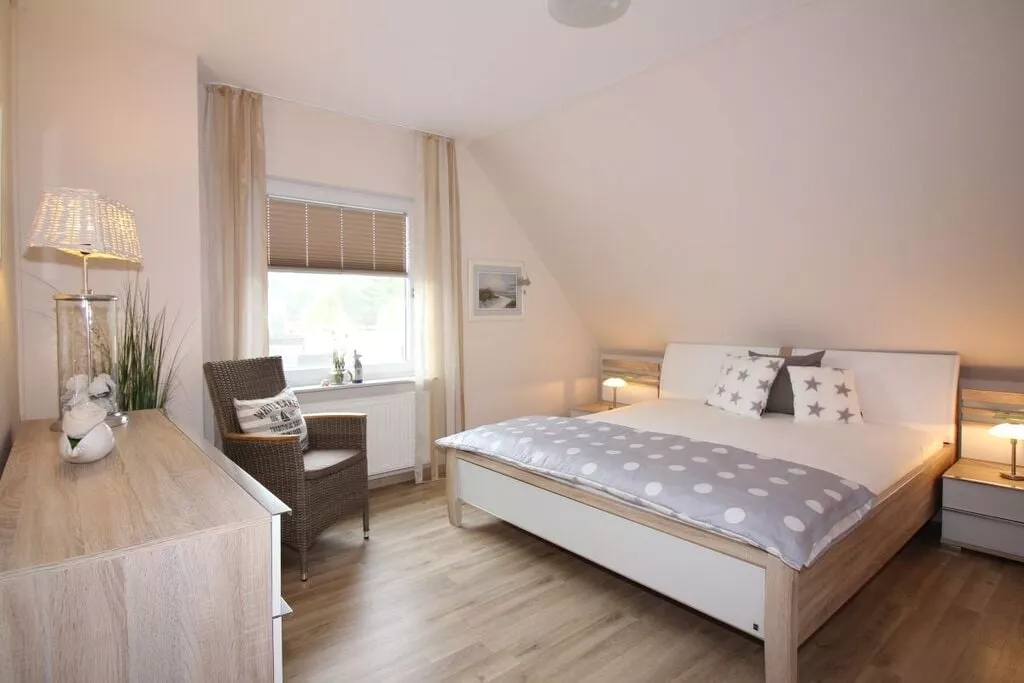 163551-Bedroom