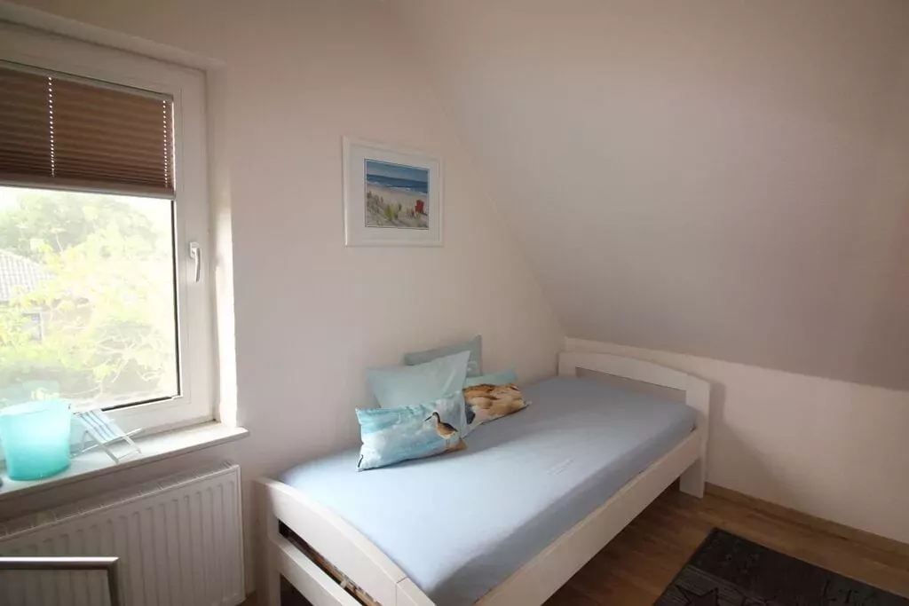 163551-Bedroom