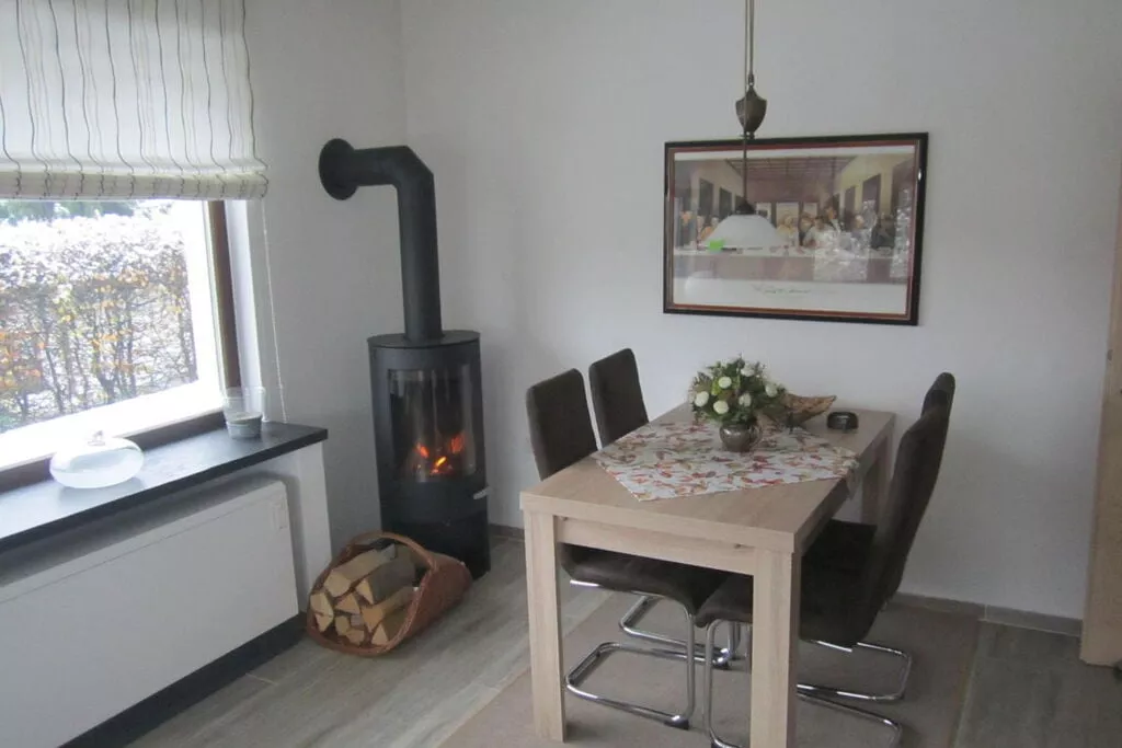 219612-Esszimmer