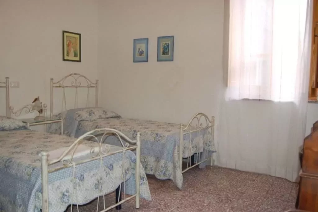 255003-Bedroom