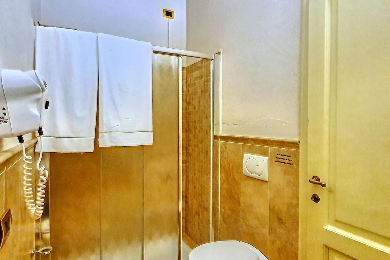 Monolocale-Bathroom