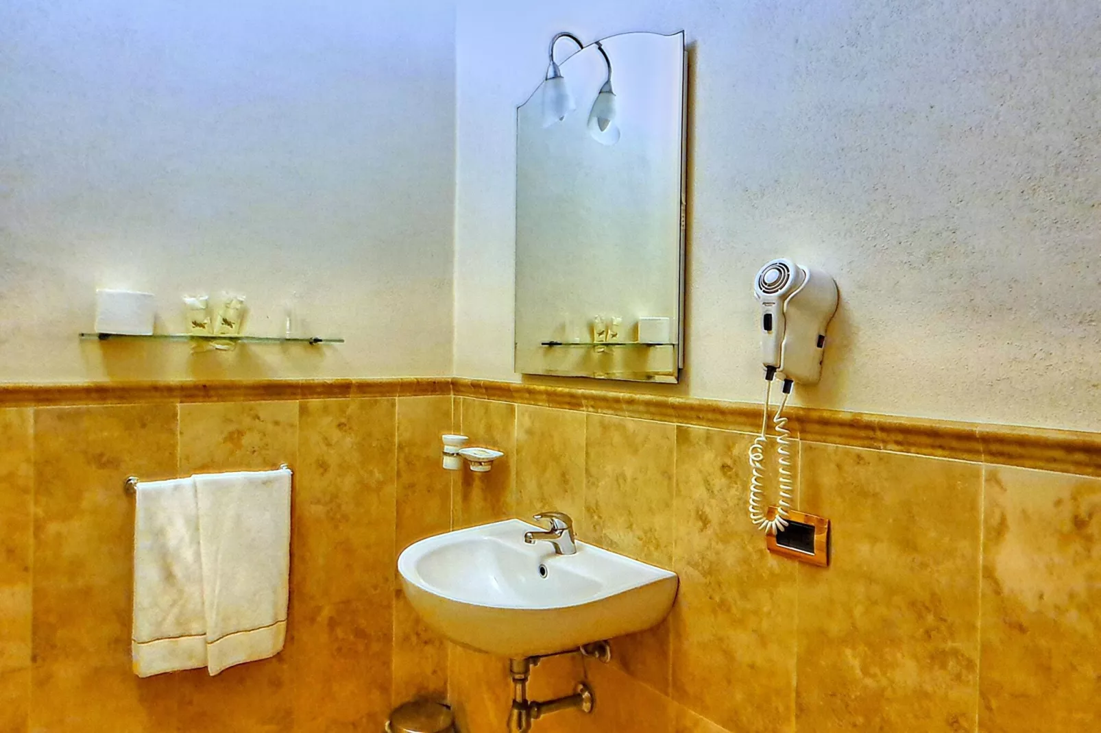 Monolocale-Bathroom