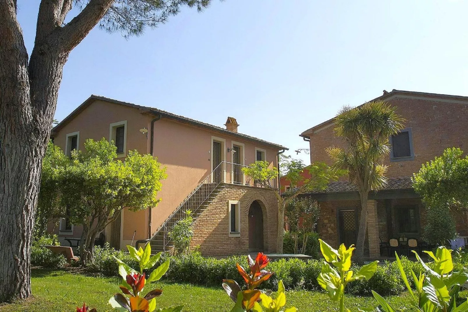 Trilo-Exterior summer