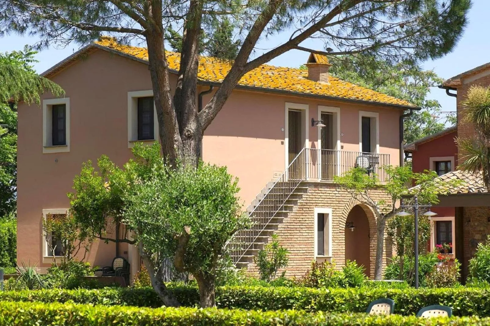 Trilo-Exterior summer