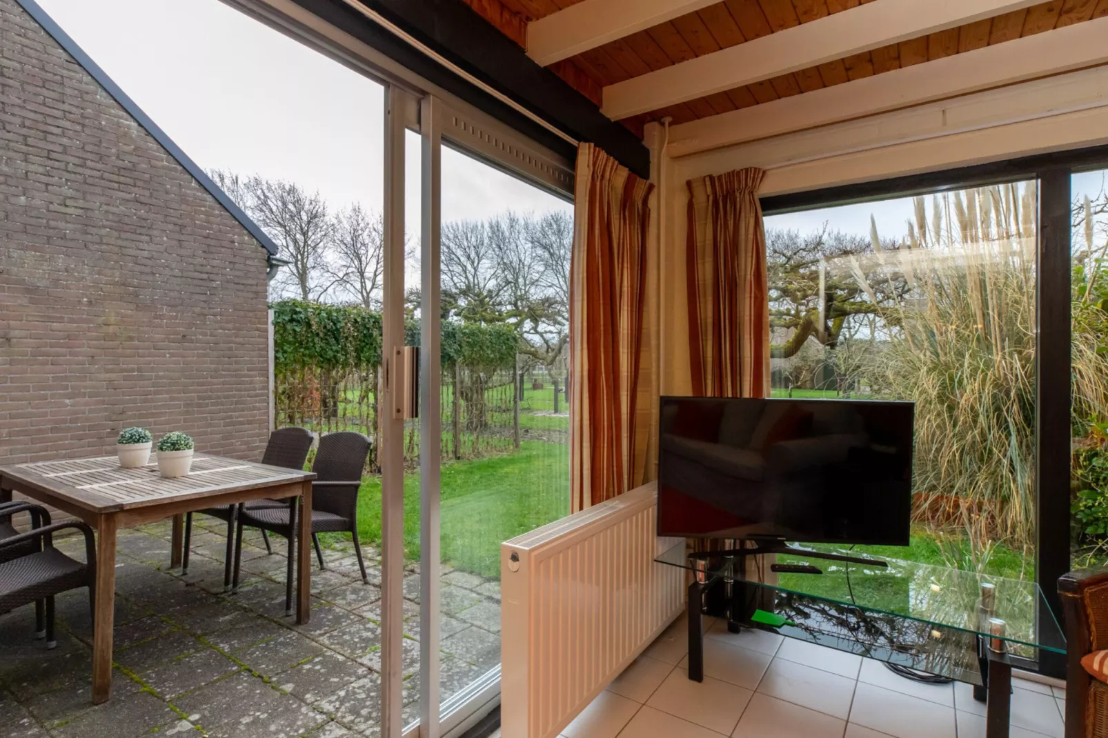 De Haaijmanweg 5  Burgh Haamstede 'Huisje 86'-Living room
