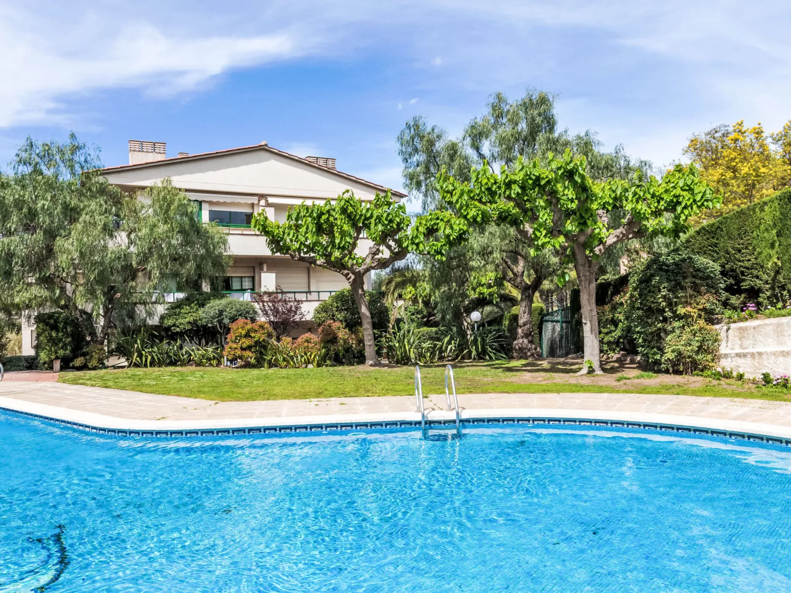 Mediterrani-Outside