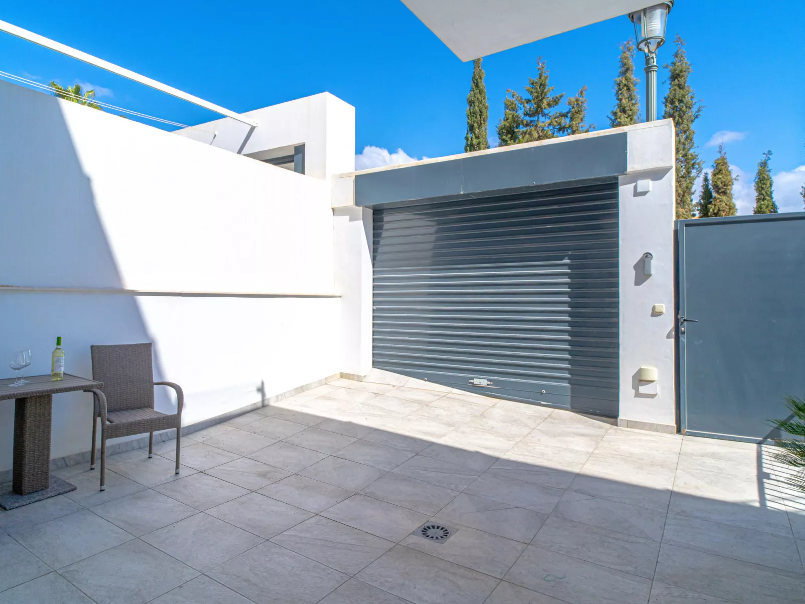 Aldea-Outside