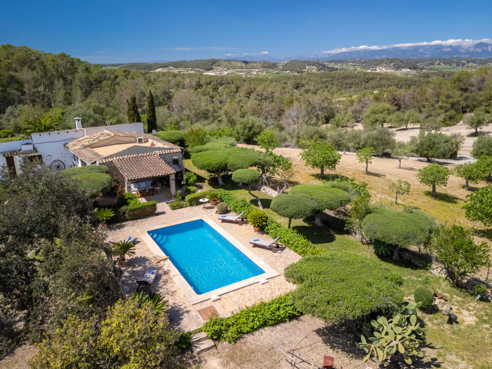 Sant Joan-Outside