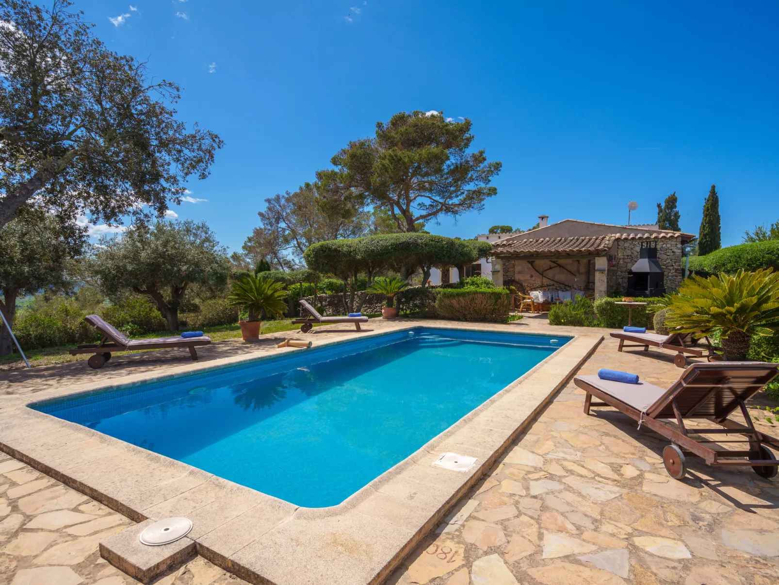 Sant Joan-Outside