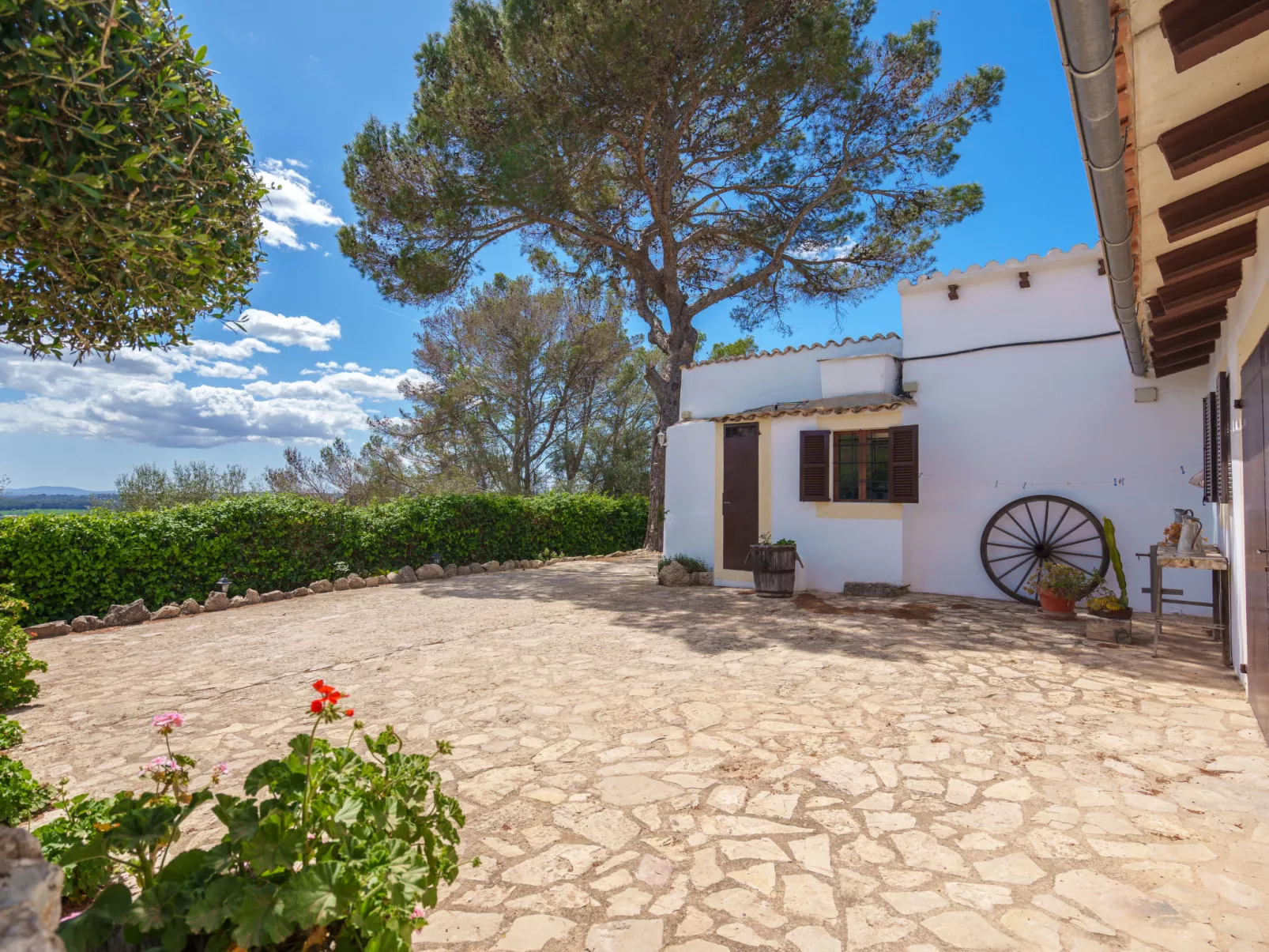 Sant Joan-Outside