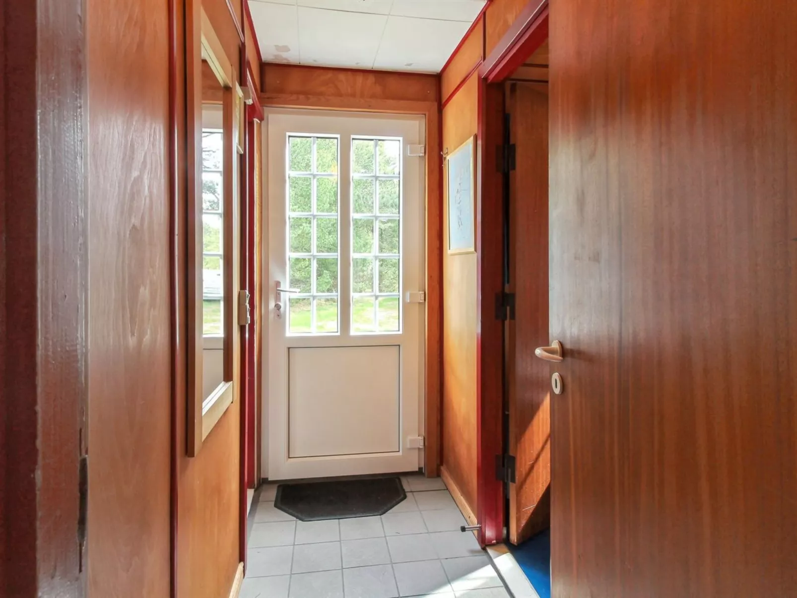 "Redward" - 1km from the sea-Inside