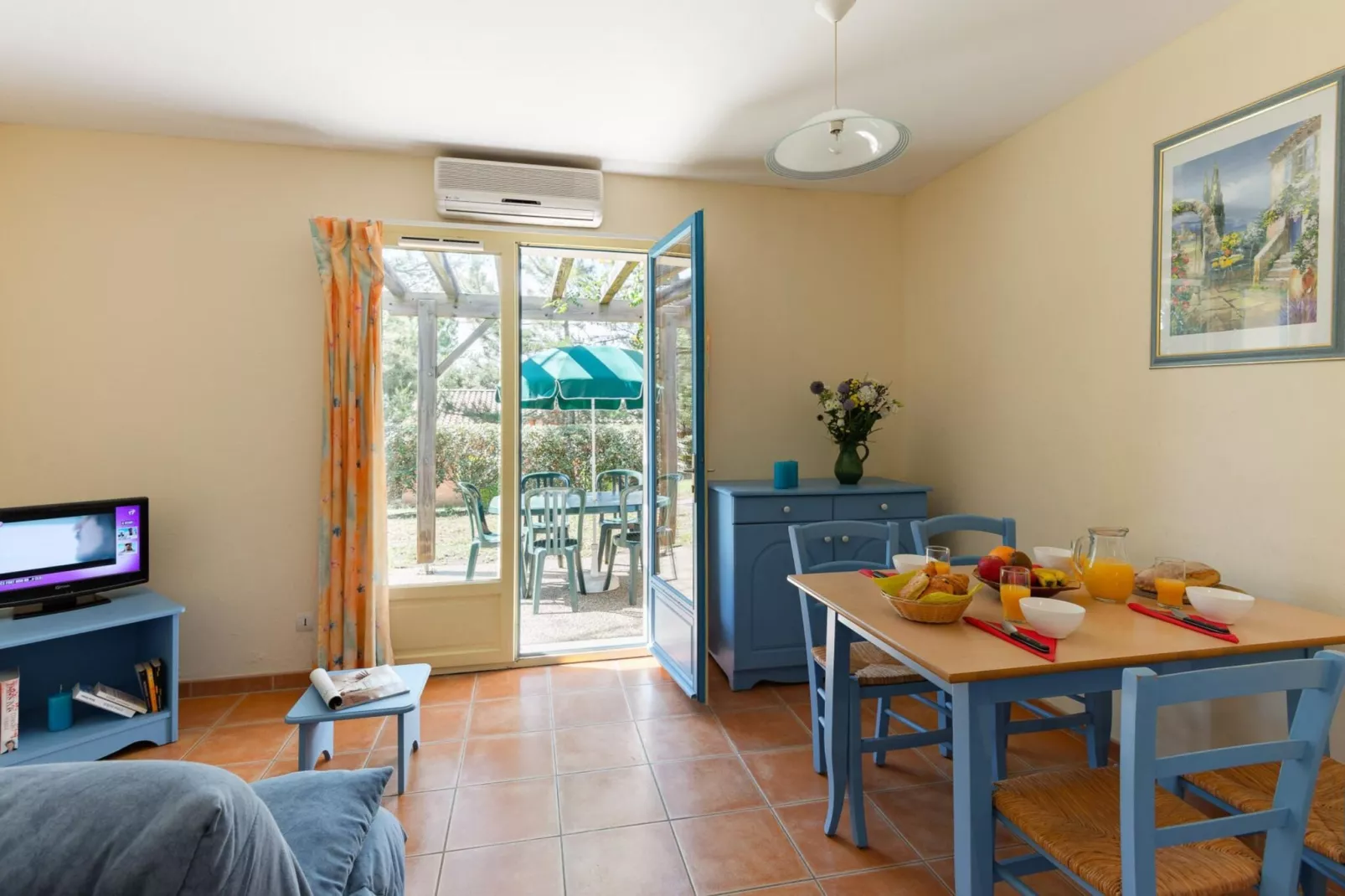 Les Mazets de Gaujac 3-Living room