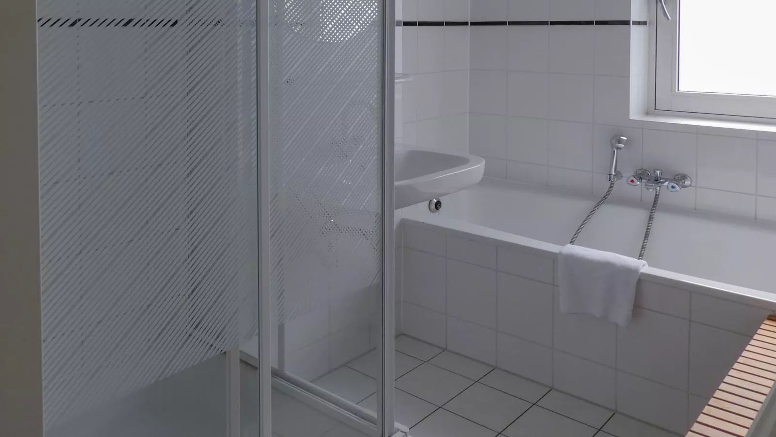 Busch en Dam-Bathroom