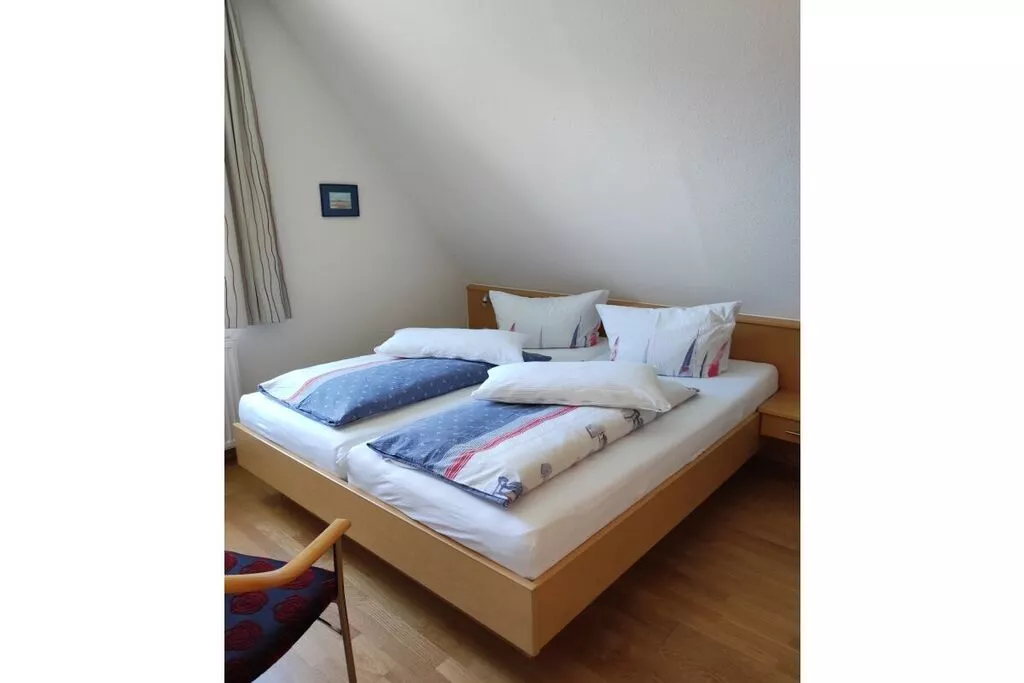 318805-Bedroom