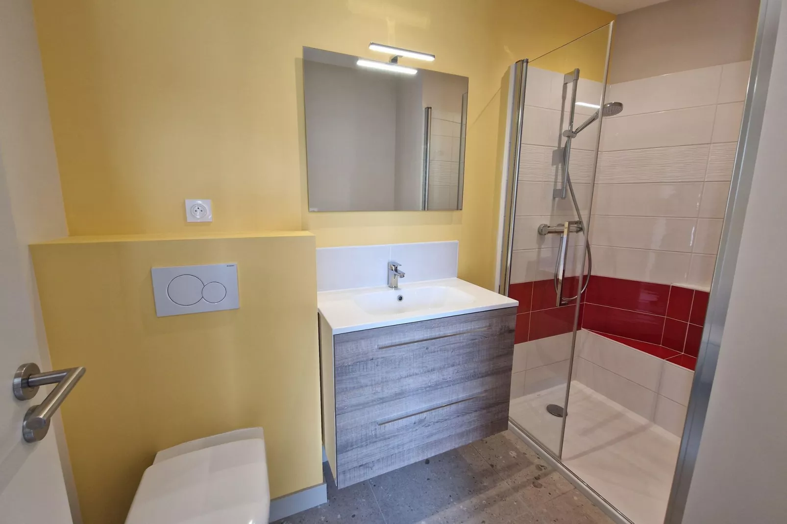 Holiday home in Plougasnou Baie de Morlaix-Bathroom