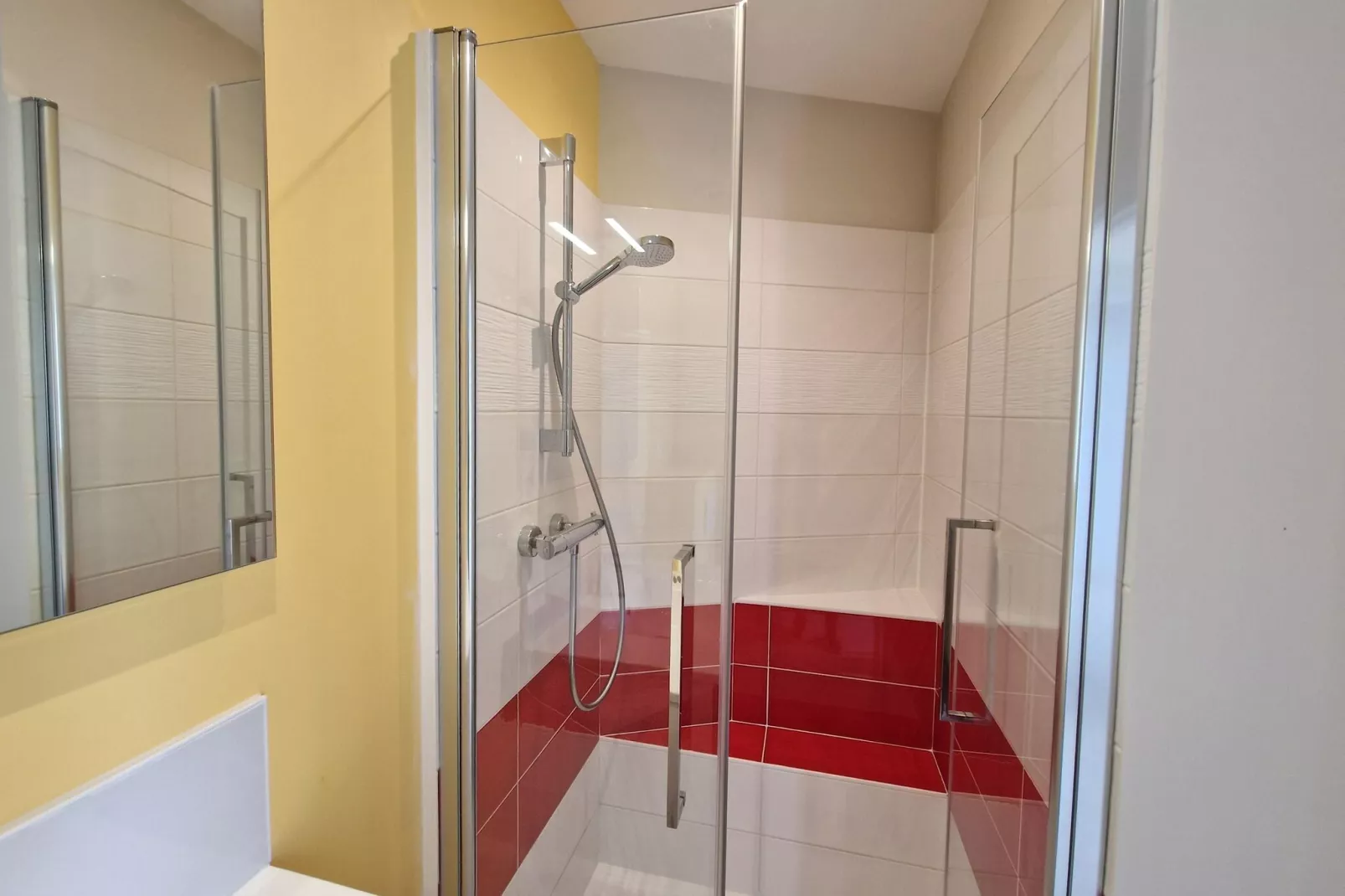 Holiday home in Plougasnou Baie de Morlaix-Bathroom