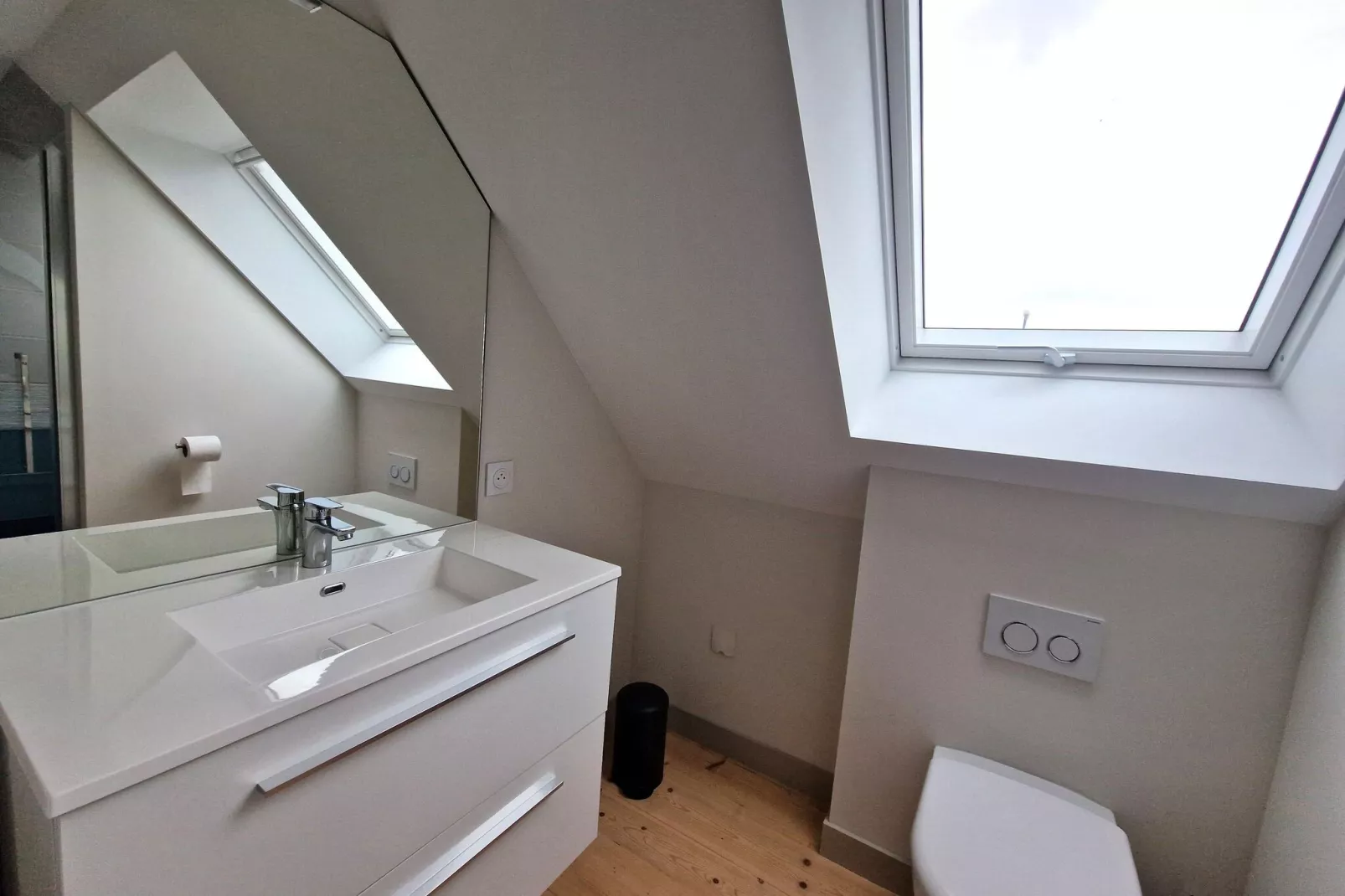 Holiday home in Plougasnou Baie de Morlaix-Bathroom