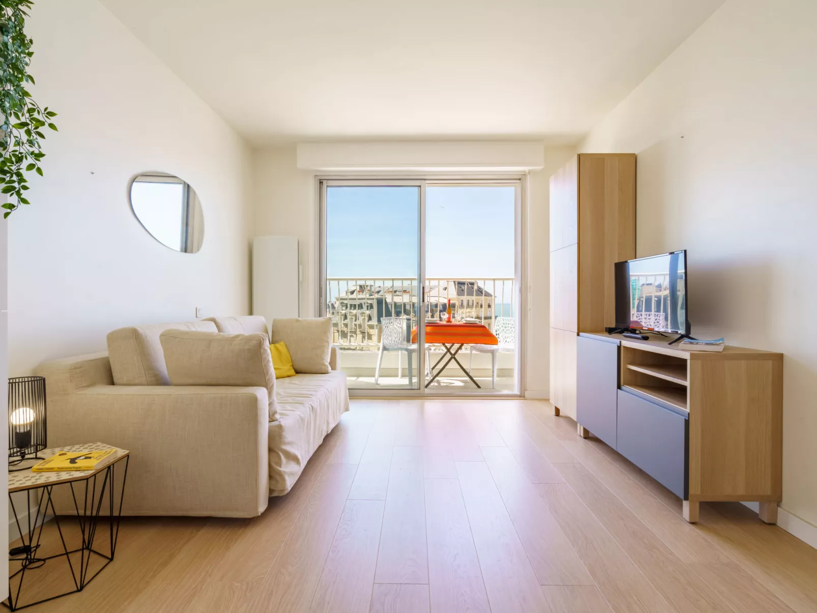 Bellevue Clemenceau-Inside
