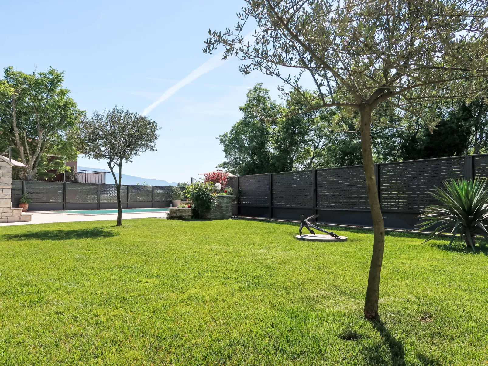 Villa Lora-Outside
